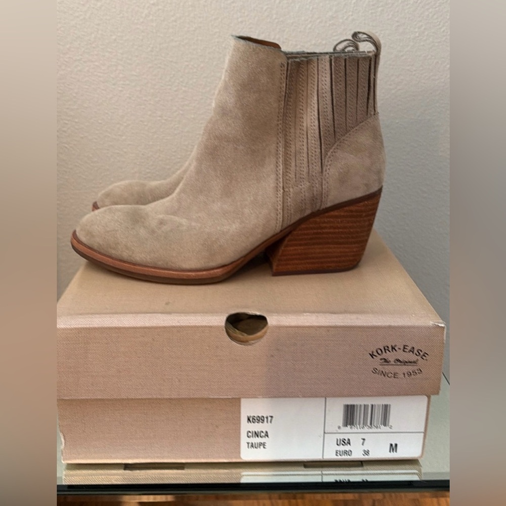 Kork-Ease Taupe Booties size 7